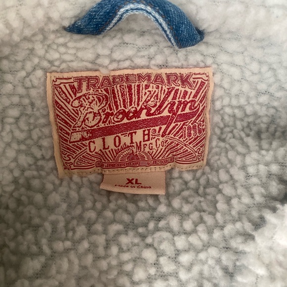 Great Button Up Sherpa Denim Jacket LIKE NEW! - Picture 2 of 2